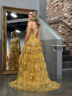 Vestido de fiesta estilo princesa con hombros descubiertos, corsé y volantes de encaje