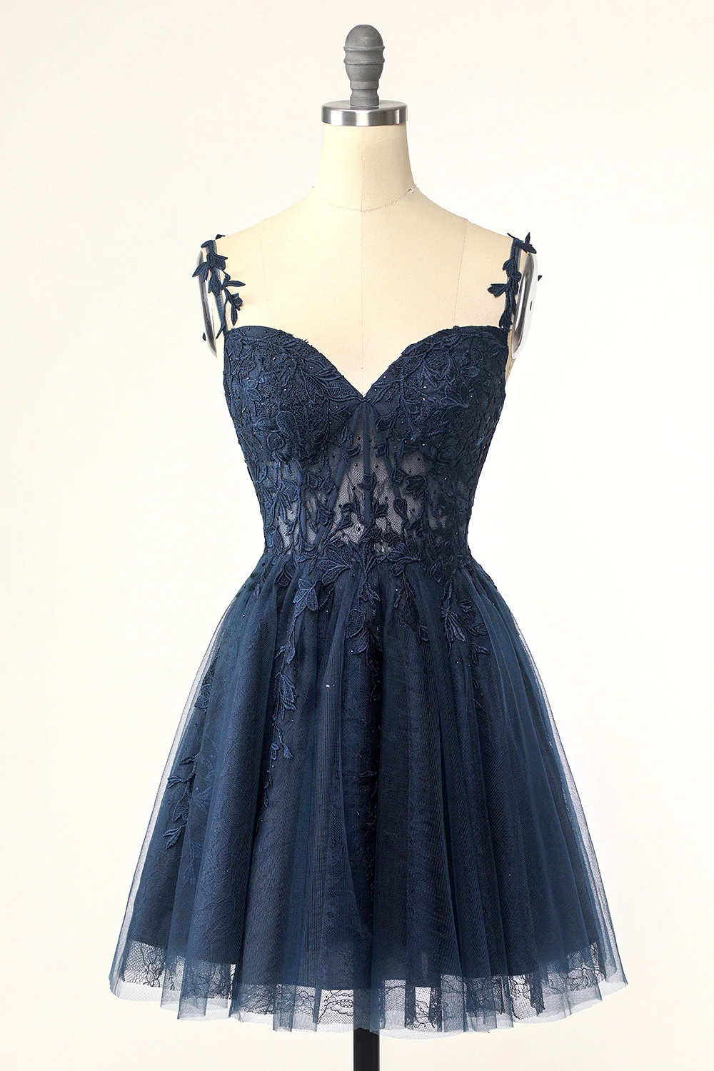 Vestido de fiesta gris corto con tirantes finos, corte A y apliques Y2397