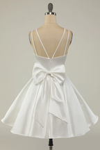 Weißes Satin A-Linie Abschlusskleid, Weißes kurzes Homecoming-Kleid Y1849