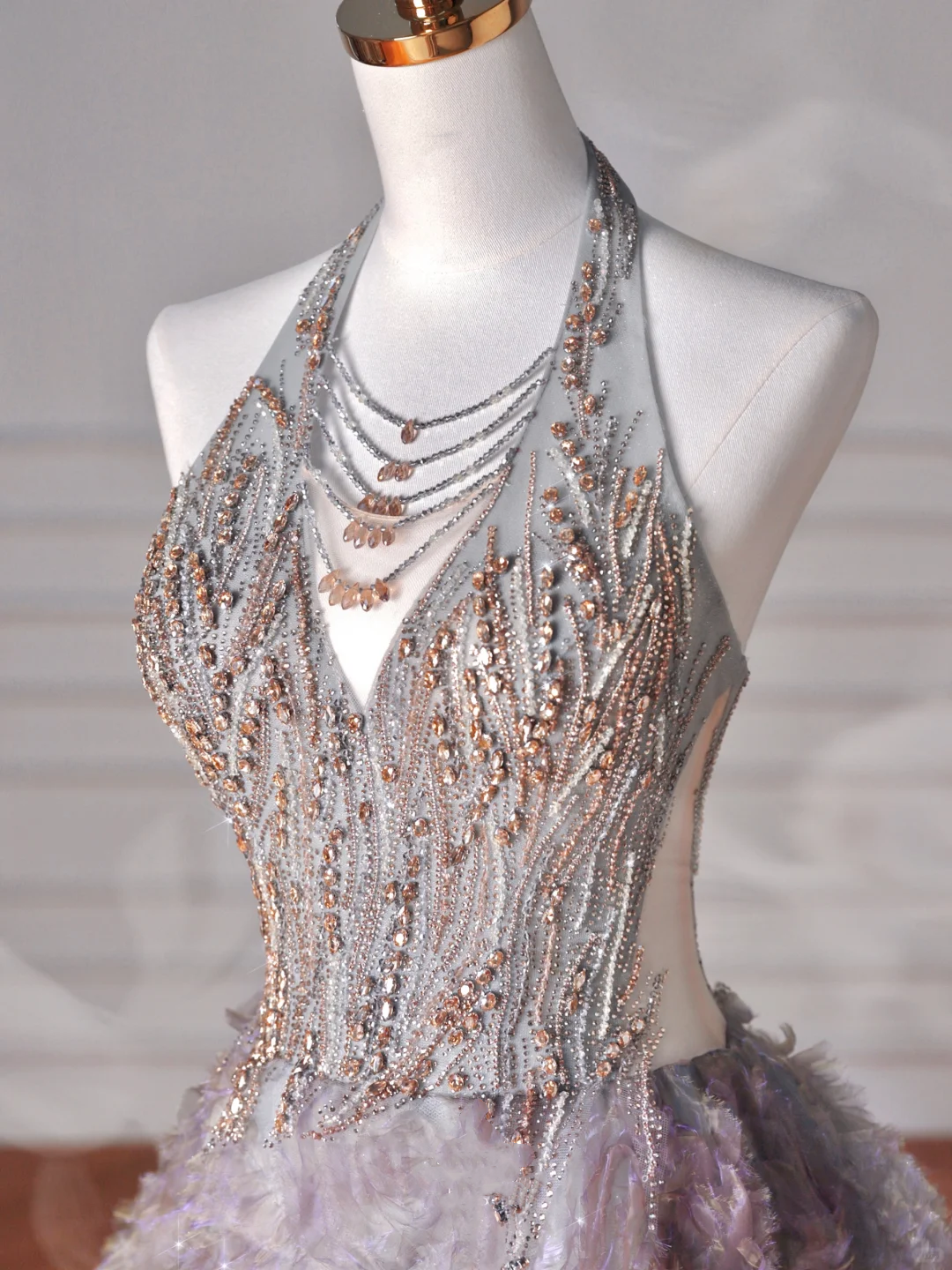 Glamouröses Neckholder Lila Tüll Blumen Perlen Ballkleid, A-Linie Abendkleid Brautkleid Y8625