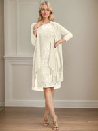 Vestido de madre de la novia de gasa con encaje, escote redondo, ilusión, largo hasta la rodilla, con volantes en cascada y lentejuelas
