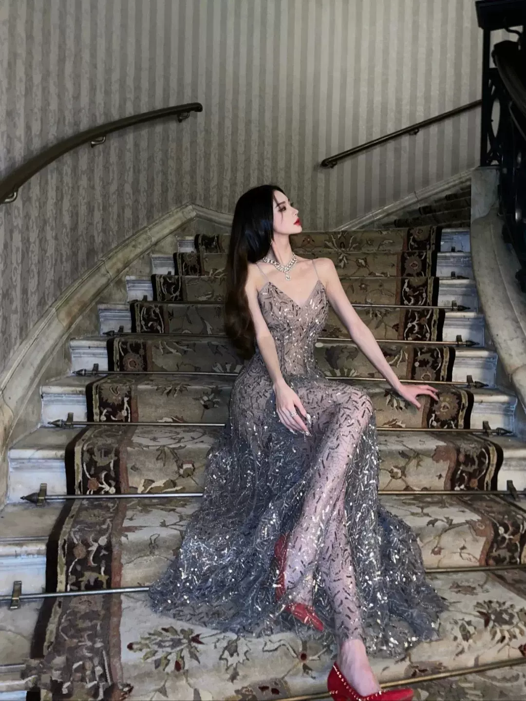 Sexy Spaghettiträger V-Ausschnitt Abendkleid Charmantes A-Linien-Ballkleid Y1453
