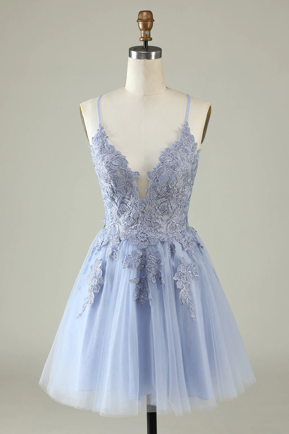 Vestido de fiesta corto morado claro con tirantes finos y apliques Y2671