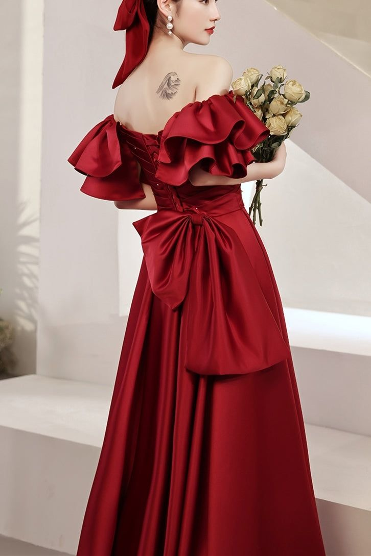Rotes Ballkleid mit Glockenärmeln und Schnürung am Rücken Y6067