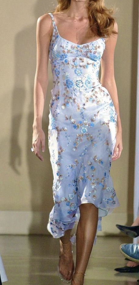 Elegante vestido de noche de graduación con tirantes finos en azul y apliques de tul Y8440