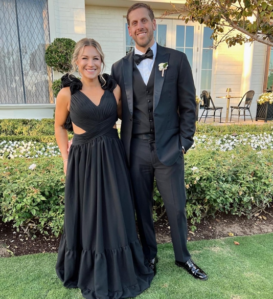 Chiffon A-Linie Rüschen Ballkleider für Damen V-Ausschnitt Lange Brautjungfernkleider Rückenfreies formelles Abendkleid Y3043