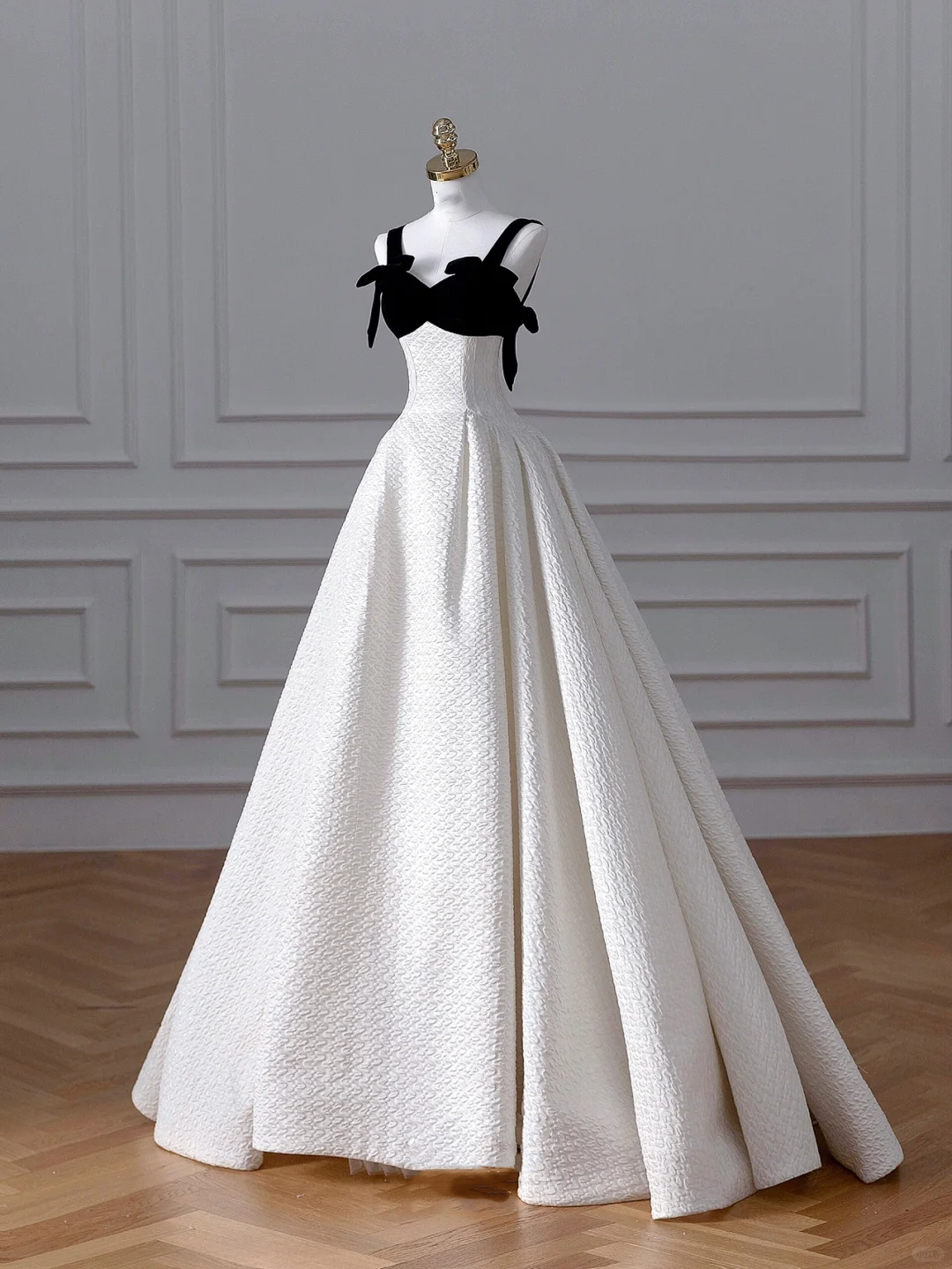 Elegantes weißes Satin A-Linie langes Ballkleid Abendkleid, formelles Hochzeitskleid Y8611