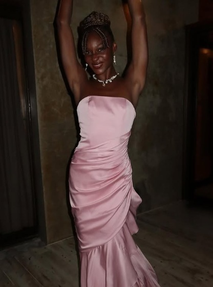 Rosa Elegantes Meerjungfrau Abendkleid Trägerloses Plissee Ballkleid Y8126