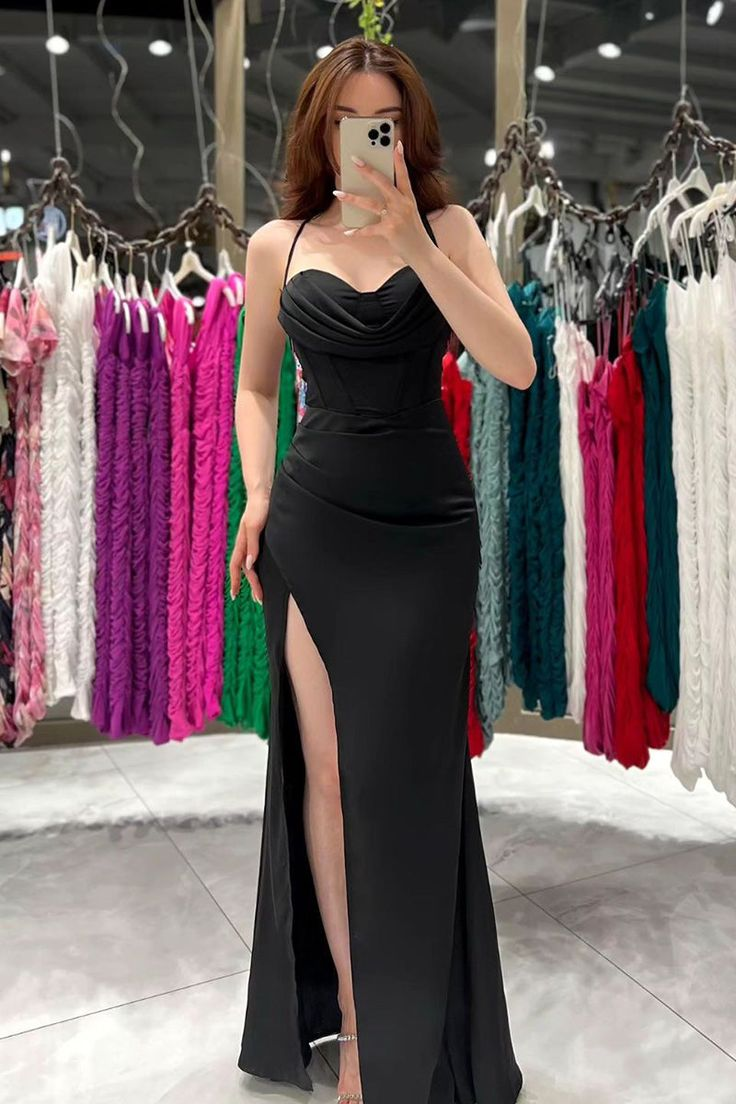 Vestido de noche largo de satén fruncido con escote corazón y corte tubo Y6390