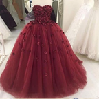 Charmantes trägerloses Ballkleid aus burgunderrotem Tüll mit Handblumen Y1218