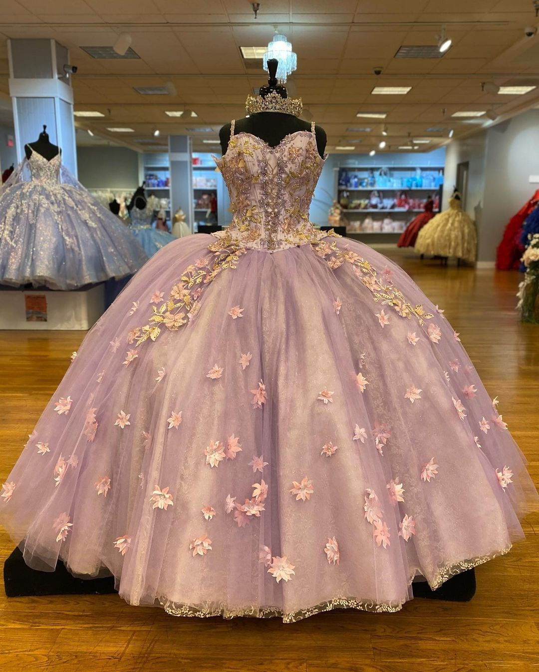 Hermoso vestido de quinceañera con tirantes finos, flores 3D y cola de corte, con encaje interior Y1247