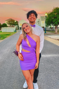 Vestido corto morado ajustado de un solo hombro para fiesta de bienvenida Y2814