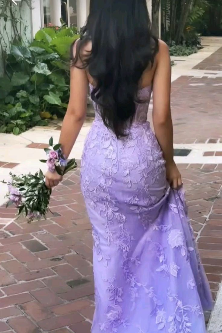 Lila Trägerloses Tüll Spitzenapplikationen Abendkleid Meerjungfrau Ballkleid Y7910