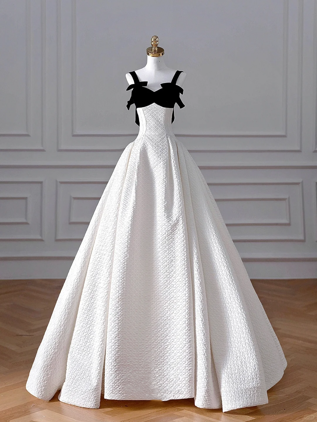 Elegantes weißes Satin A-Linie langes Ballkleid Abendkleid, formelles Hochzeitskleid Y8611