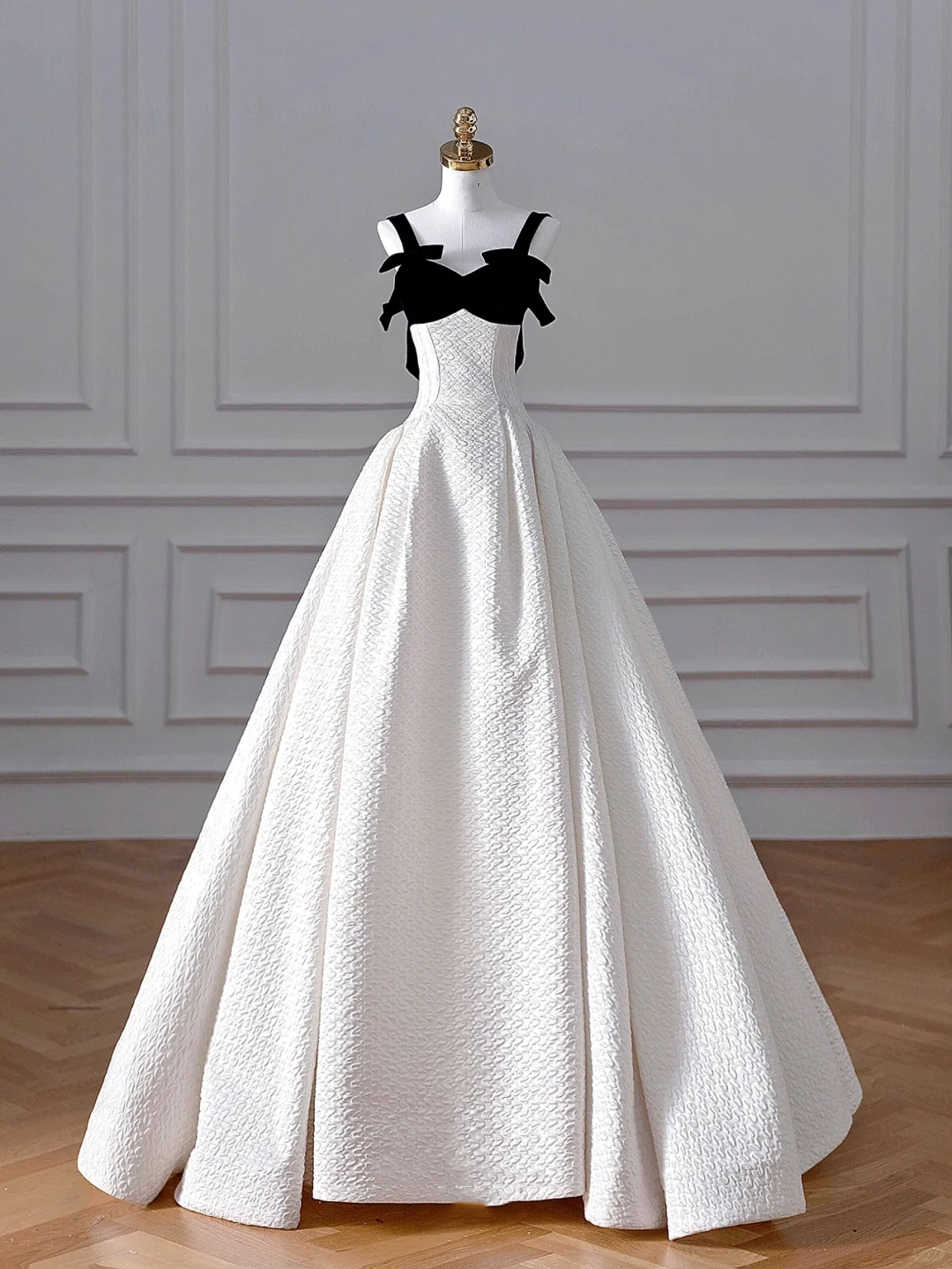 Elegantes weißes Satin A-Linie langes Ballkleid Abendkleid, formelles Hochzeitskleid Y8611