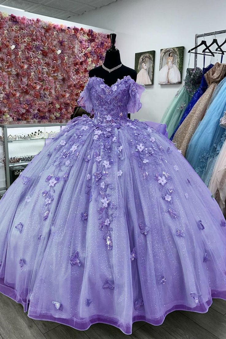 Vestido de fiesta lavanda para quinceañeras con mariposas Y4503