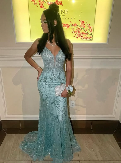 Vestido de noche estilo sirena con tirantes finos y apliques de encaje Y7921