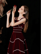 Elegante vestido de noche de terciopelo rojo con corte en A Y4511