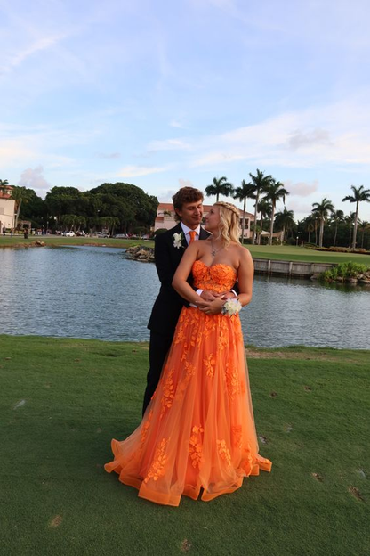 Orangefarbenes Ballkleid mit Spitzenapplikationen, Illusion, herzförmiger Ausschnitt, trägerloser Tüll, A-Linie, Sweep-Schleppe, Abendkleider, Abschlussfeier, Y4167