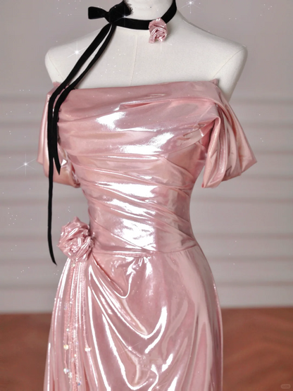 Hermoso vestido de noche largo de satén con hombros descubiertos y corte sirena en rosa Y8630