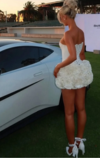 Vestido de cóctel blanco, sin tirantes, plisado y con rosas, de satén, ajustado y minivestido de fiesta Y8282