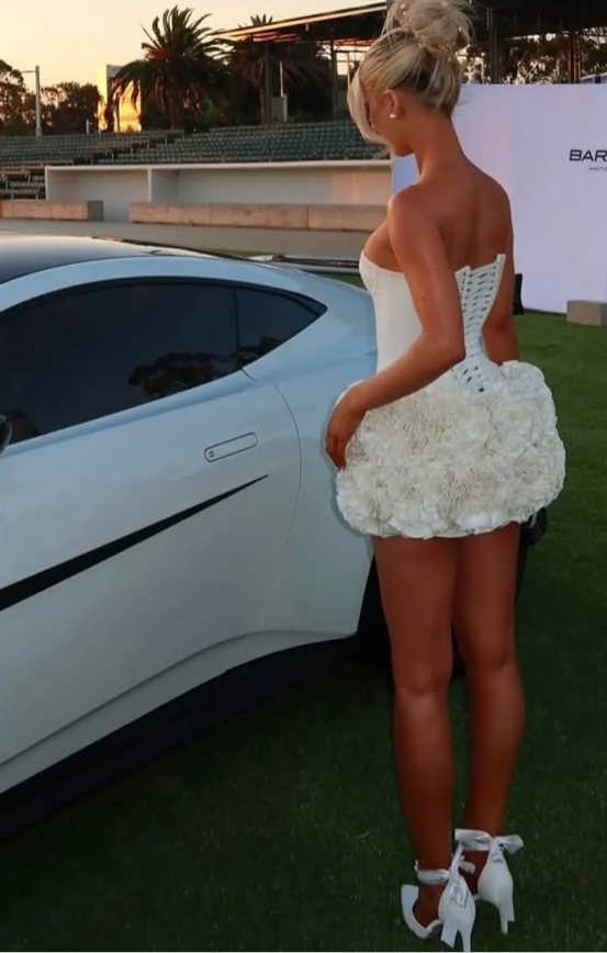 Vestido de cóctel blanco, sin tirantes, plisado y con rosas, de satén, ajustado y minivestido de fiesta Y8282