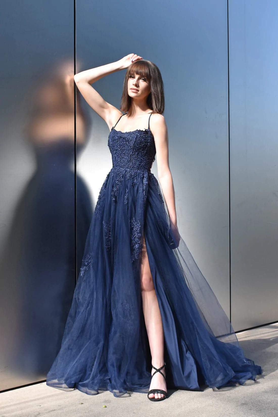 Langes Ballkleid aus Spitzentüll mit Schlitz SYP13