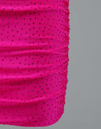 Vestido corto de fiesta rosa intenso con tirantes finos y encaje PD437