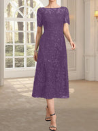 Vestido de madre de la novia de encaje con lentejuelas, corte A, escote ilusión y largo hasta la rodilla