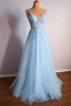 Vestido de noche largo de tul con escote en V y cordones en azul claro PSK439