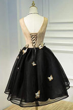 Vestido negro corto de fiesta con escote en V y mariposa, PD397