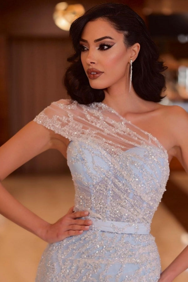 Langes Meerjungfrau-Abschlussballkleid mit One-Shoulder-Träger und Pailletten aus Satin mit Schlitz
