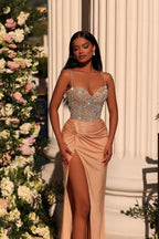 Vestido de fiesta largo de sirena con tirantes finos, escote corazón y satén con abertura