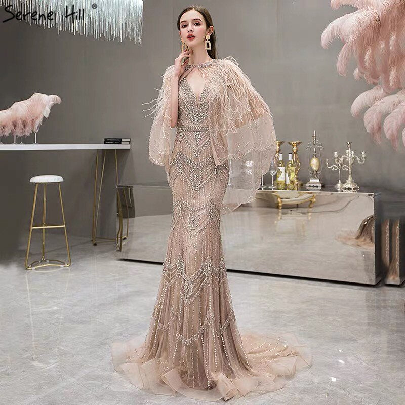 Vestido de noche de sirena de lujo color piel con escote en V, sin mangas, con chal y plumas, vestido formal sexy LA70171 