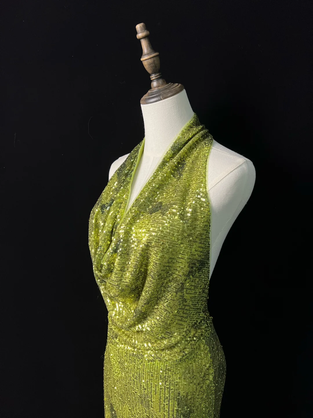 Wunderschönes grünes Neckholder-Pailletten-Ballkleid mit rückenfreiem Rücken, langes Meerjungfrau-Abendkleid Y8647
