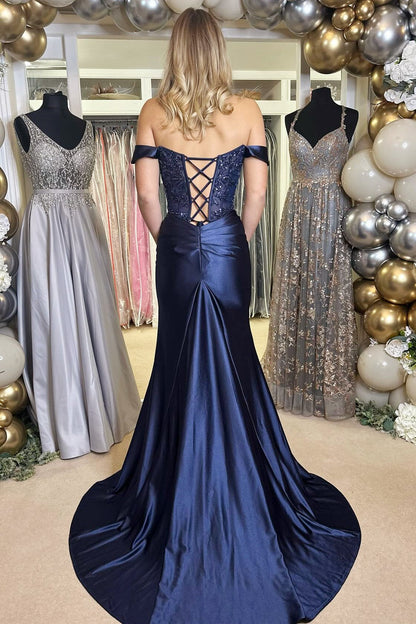 Gwen | Vestido de fiesta largo azul marino con hombros descubiertos y abertura y apliques