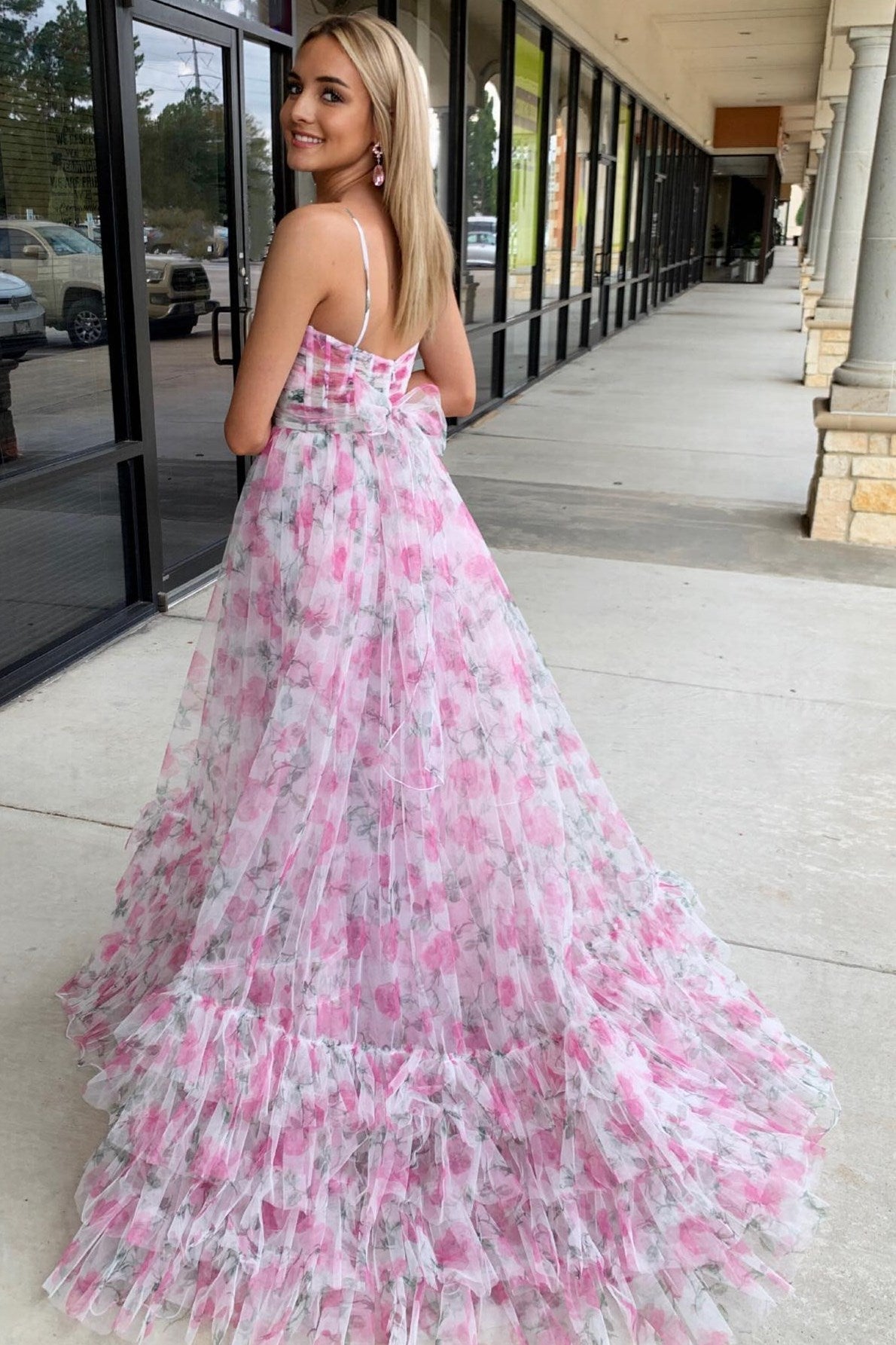Rita | Rosa bedrucktes Neckholder-A-Linien-Ballkleid mit Schlüsselloch