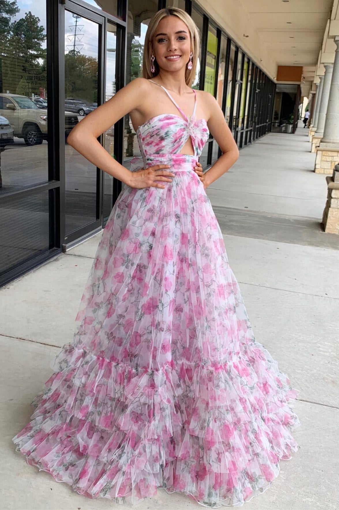 Rita | Rosa bedrucktes Neckholder-A-Linien-Ballkleid mit Schlüsselloch