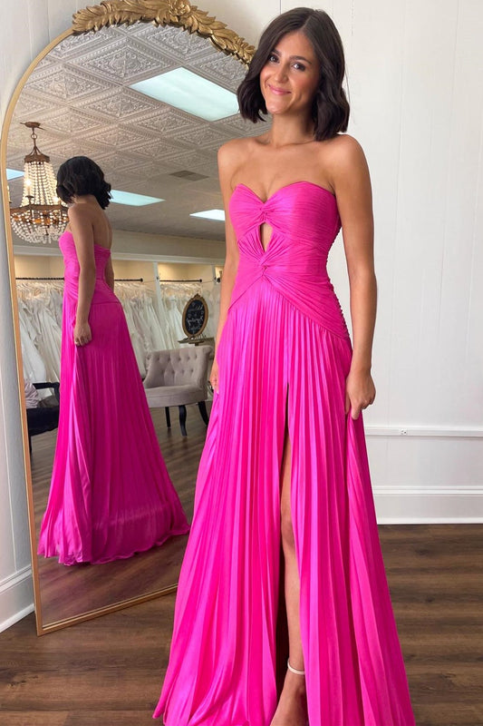 Vestido de fiesta rosa intenso sin tirantes, plisado y con escote en A