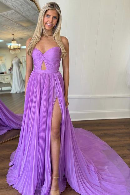 Vestido de fiesta rosa intenso sin tirantes, plisado y con escote en A