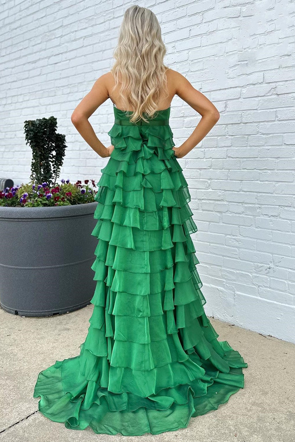 Vestido de fiesta largo sin tirantes, de cintura alta, con volantes y lazo