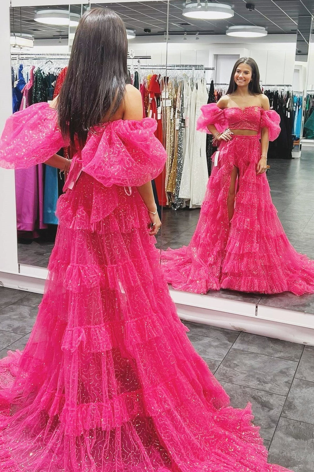 Vestido de fiesta de dos piezas con mangas abullonadas, volantes y tul brillante con abertura