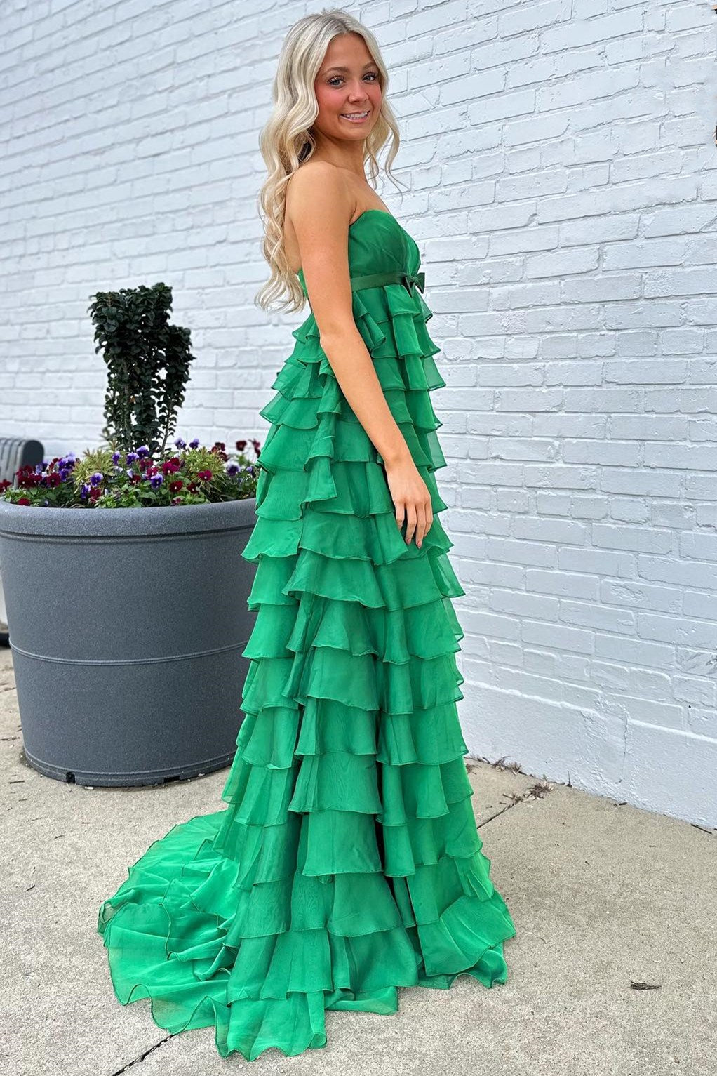 Vestido de fiesta largo sin tirantes, de cintura alta, con volantes y lazo