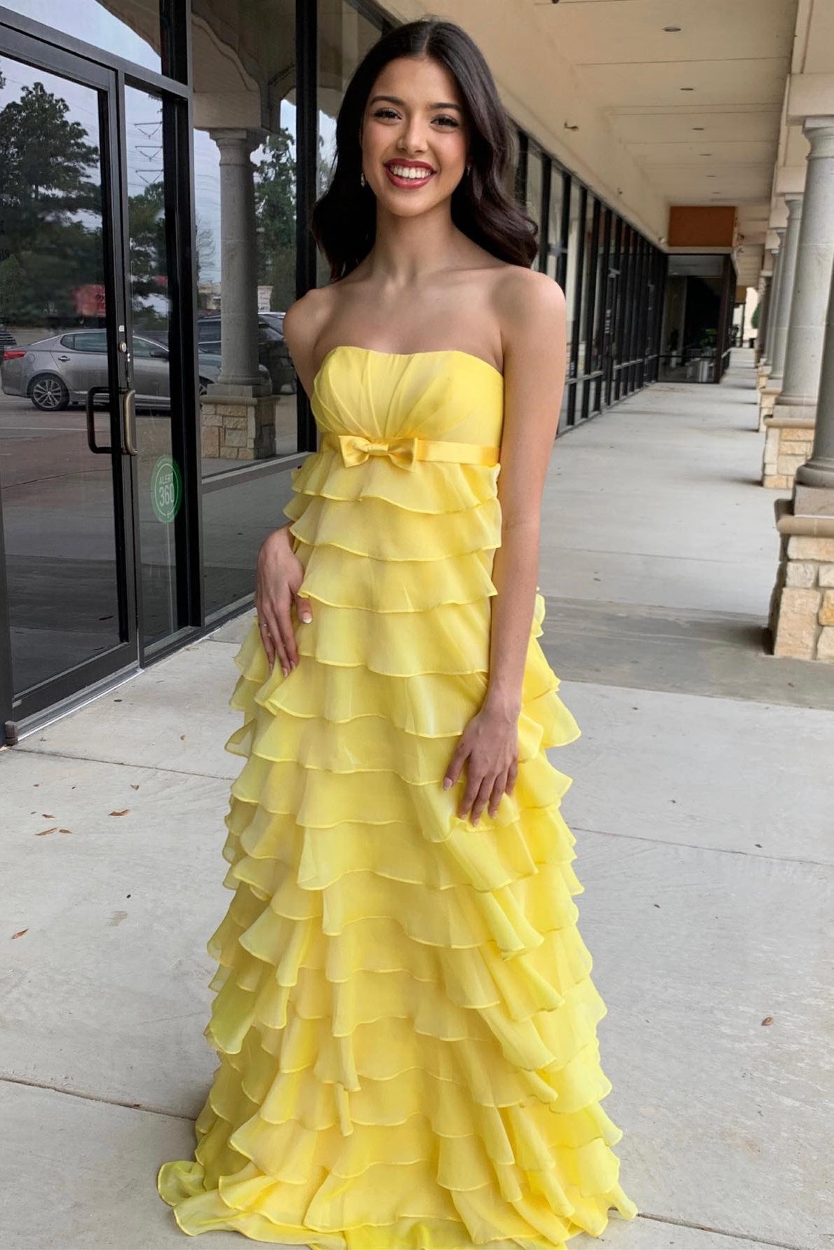 Vestido de fiesta largo sin tirantes, de cintura alta, con volantes y lazo