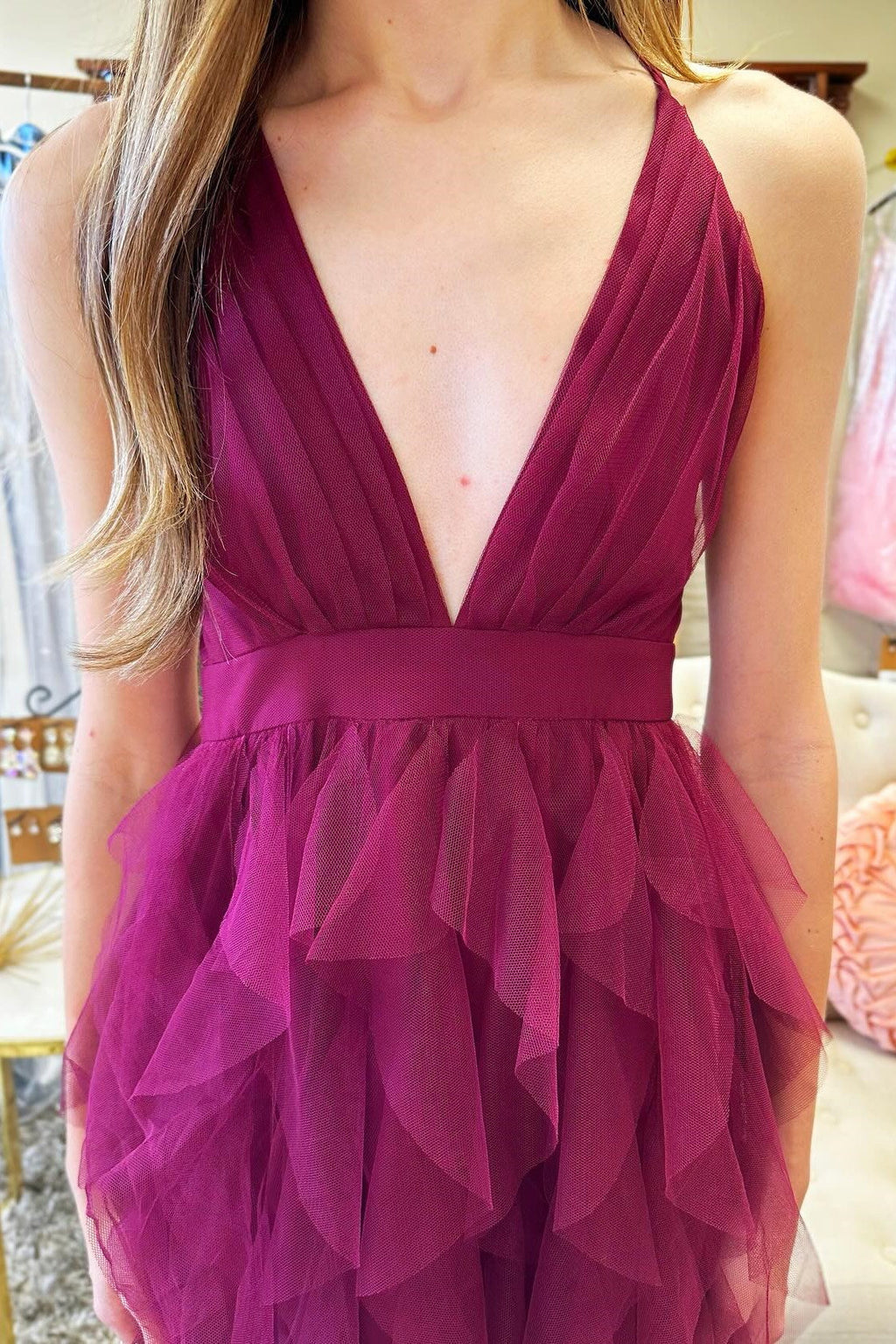 Vestido largo con escote en V y volantes cruzados en azul ahumado