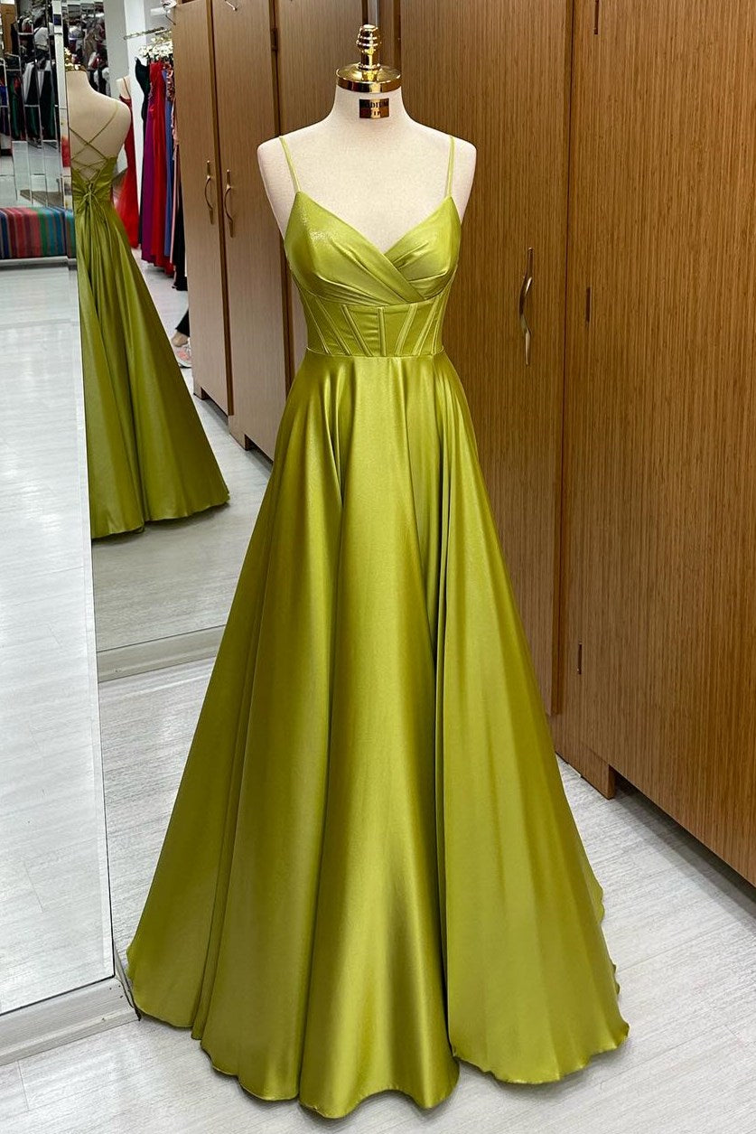 Vestido formal largo de corte A con corsé y cordones color verde oliva