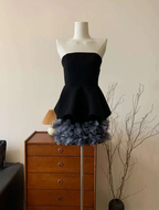 Schwarzes trägerloses Tüll-Cocktailkleid mit 3D-Blumenmuster, trägerloses Homecoming-Kleid Y8105