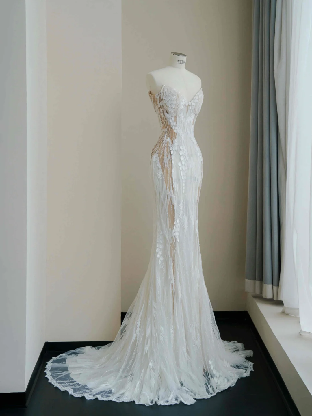 Vestido de novia de sirena con encaje de tul blanco sin tirantes, encantador, vestido largo de noche para graduación Y8678