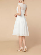 Vestidos de madre de la novia con corte A/princesa, mangas 3/4 y largo hasta la rodilla con chal