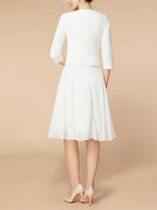 Vestidos de madre de la novia con corte A/princesa, mangas 3/4 y largo hasta la rodilla con chal